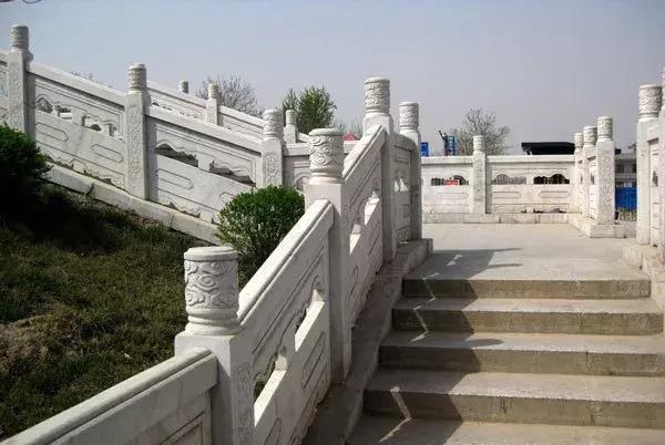 雪花青石材欄桿的優(yōu)點(diǎn) 雪花青石材欄桿的優(yōu)點(diǎn)